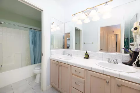 19292 Sellins View Ct, Redding, CA 96003 photo 12