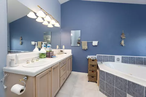 19292 Sellins View Ct, Redding, CA 96003 photo 9
