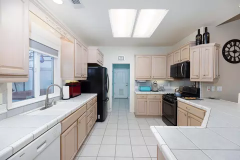 19292 Sellins View Ct, Redding, CA 96003 photo 3