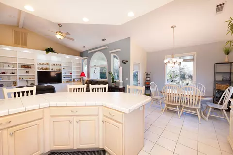 19292 Sellins View Ct, Redding, CA 96003 photo 4