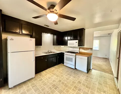 2123 Galaxy Way, Redding, CA 96002 photo 2