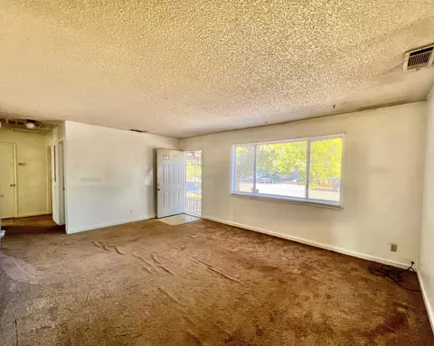 2123 Galaxy Way, Redding, CA 96002 photo 4