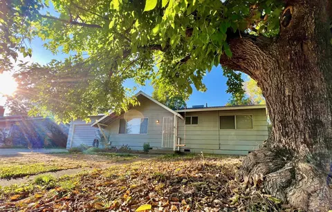 2123 Galaxy Way, Redding, CA 96002 photo 1