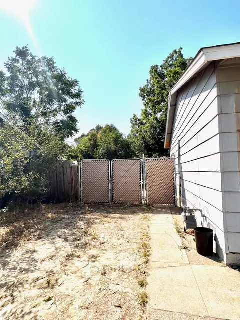 2123 Galaxy Way, Redding, CA 96002 photo 14