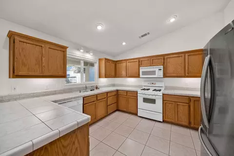 1426 Lavender Way, Redding, CA 96003 photo 14