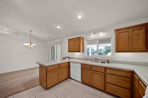 1426 Lavender Way, Redding, CA 96003 photo 15