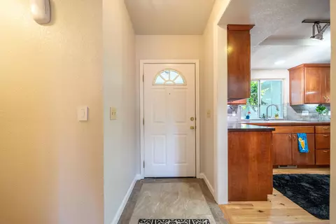 1095 Harpole Rd, Redding, CA 96002 photo 6