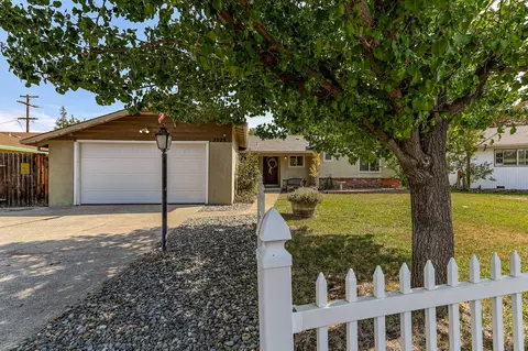 3029 Merle Dr, Redding, CA 96001 photo 1