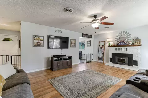 3029 Merle Dr, Redding, CA 96001 photo 2