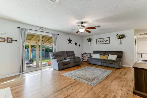 3029 Merle Dr, Redding, CA 96001 photo 3