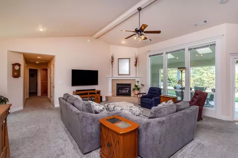 3802 Tea Rose Ct, Redding, CA 96001 photo 9