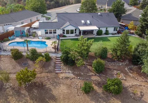 3802 Tea Rose Ct, Redding, CA 96001 photo 2