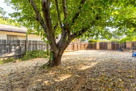2260 Kerry Ave, Redding, CA 96002 photo 16
