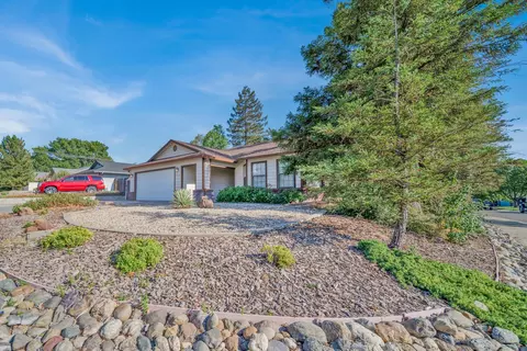 915 Countryside Dr, Red Bluff, CA 96080 photo 2