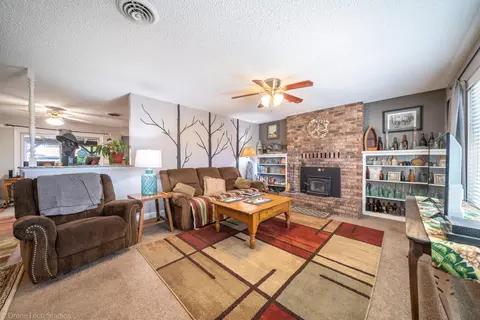6741 Southgate Dr, Redding, CA 96001 photo 3
