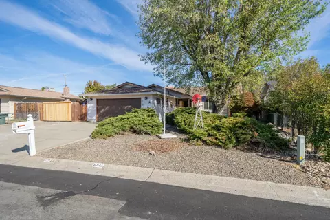 6741 Southgate Dr, Redding, CA 96001 photo 2
