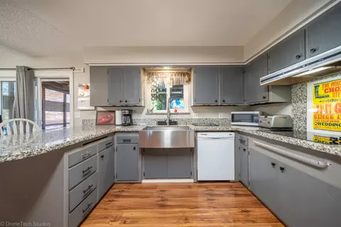 6741 Southgate Dr, Redding, CA 96001 photo 8