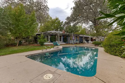 7077 Riata Dr, Redding, CA 96002 photo 1