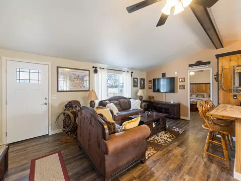 20517 Misty Ln, Redding, CA 96002 photo 3