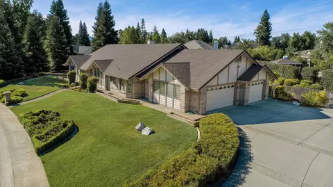 2572 Western Oak Dr, Redding, CA 96002 photo 2