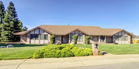 2572 Western Oak Dr, Redding, CA 96002 photo 1