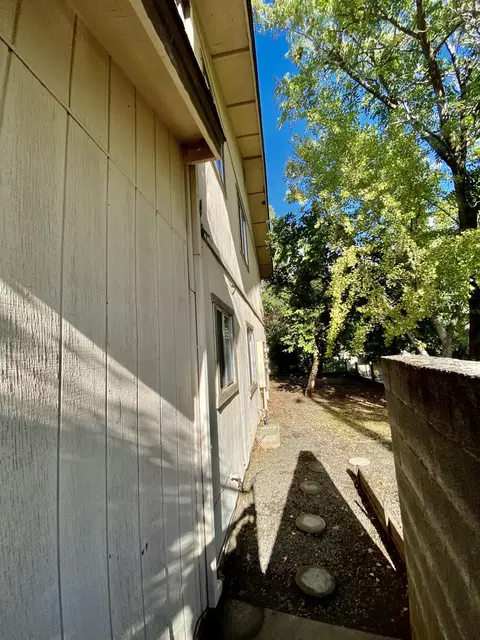 2111 Waldon St, Redding, CA 96001 photo 10