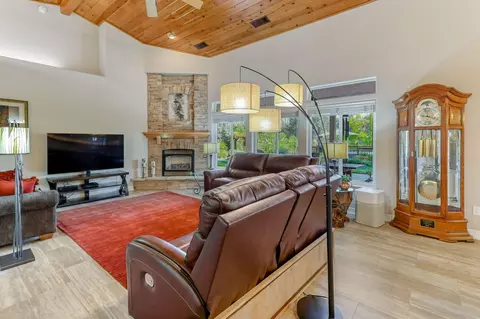 3821 Eagle Pkwy, Redding, CA 96001 photo 3