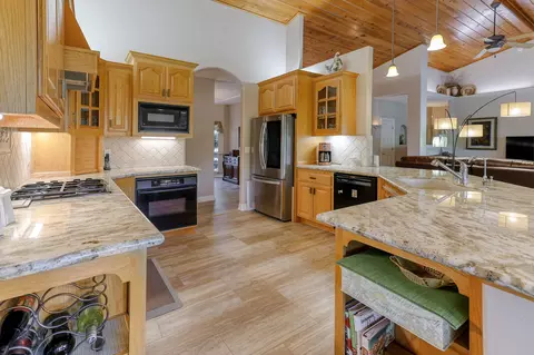 3821 Eagle Pkwy, Redding, CA 96001 photo 2