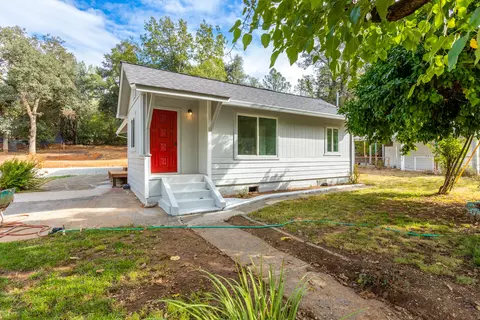 12402 Quartz Hill Rd, Redding, CA 96003 photo 2