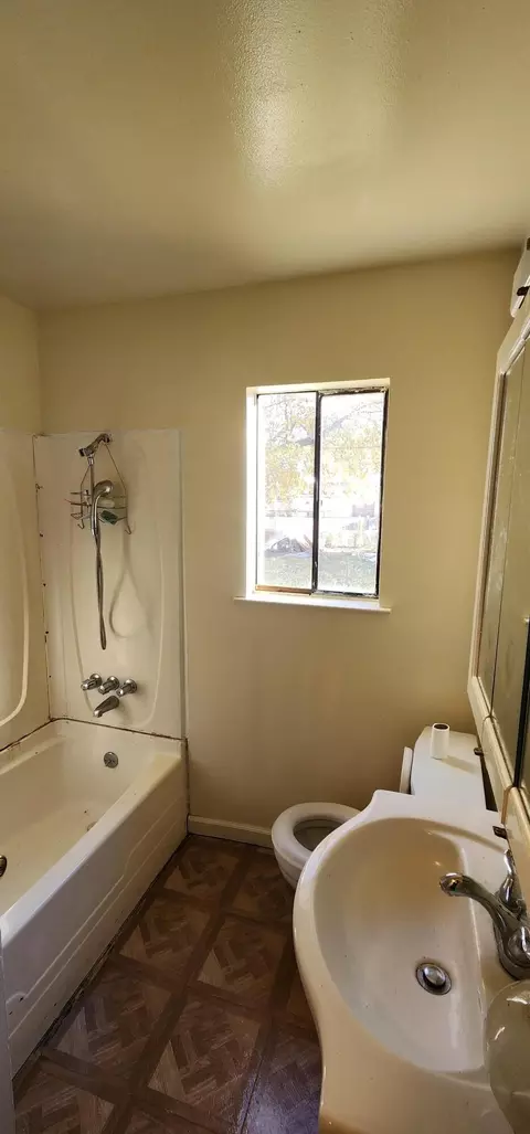 605 Loma St, Redding, CA 96003 photo 8