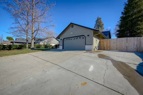 1587 Lavender Way, Redding, CA 96003 photo 3