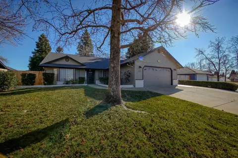 1587 Lavender Way, Redding, CA 96003 photo 2