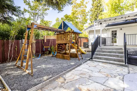 2865 Howard Dr, Redding, CA 96001 photo 18