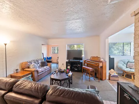495 Smile Pl, Redding, CA 96001 photo 4