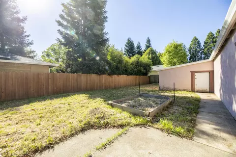495 Smile Pl, Redding, CA 96001 photo 12