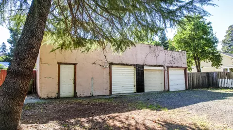 495 Smile Pl, Redding, CA 96001 photo 2