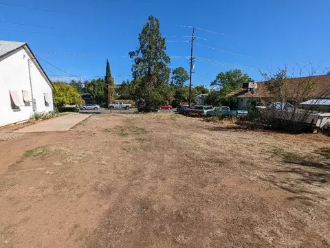 2224 Waldon St, Redding, CA 96001 photo 2