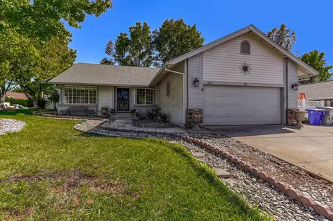 1226 Edgewood Dr, Redding, CA 96003 photo 2