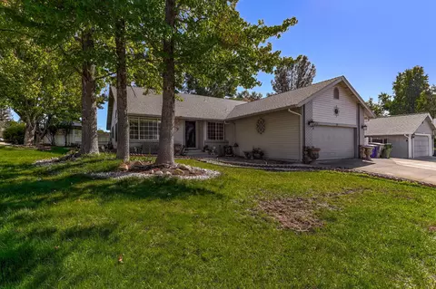 1226 Edgewood Dr, Redding, CA 96003 photo 1