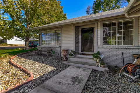 1226 Edgewood Dr, Redding, CA 96003 photo 3
