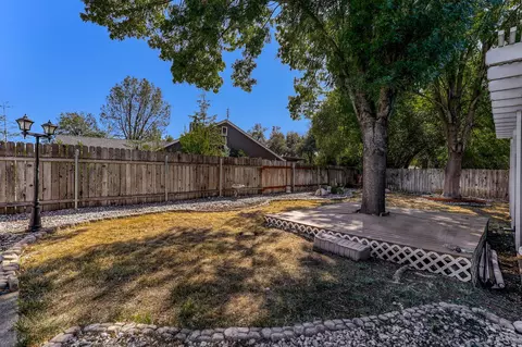 1226 Edgewood Dr, Redding, CA 96003 photo 32