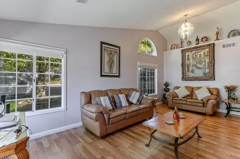 1226 Edgewood Dr, Redding, CA 96003 photo 6