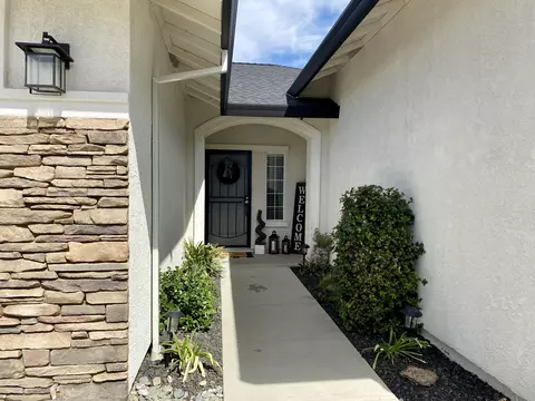 3246 Lemurian Rd, Redding, CA 96002 photo 2