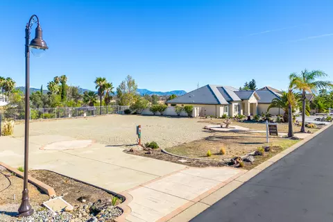 871 Santa Cruz Dr, Redding, CA 96003 photo 8