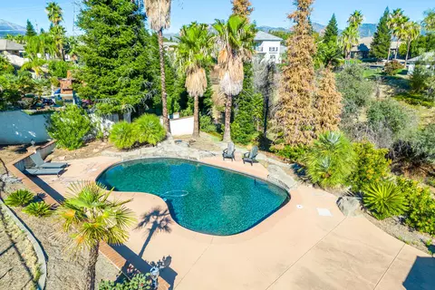 871 Santa Cruz Dr, Redding, CA 96003 photo 1