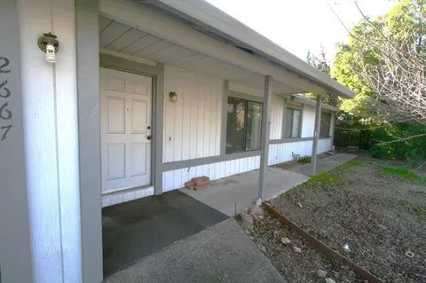 2667 Forest Ct, Redding, CA 96002 photo 2