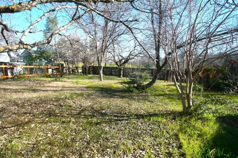 2667 Forest Ct, Redding, CA 96002 photo 3