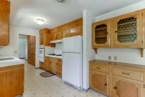 5840 Mountain View Dr, Redding, CA 96003 photo 9