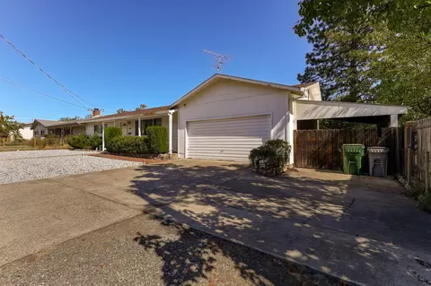 5840 Mountain View Dr, Redding, CA 96003 photo 2