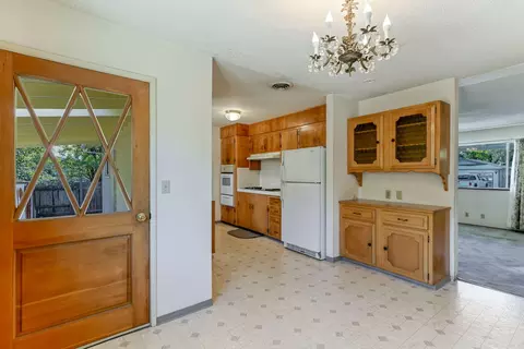 5840 Mountain View Dr, Redding, CA 96003 photo 8